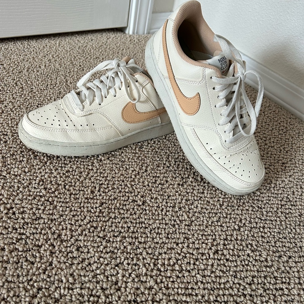 Nike women’s court vision low next nature shoes